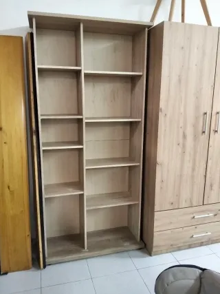 Estantería de madera color beige/marrón