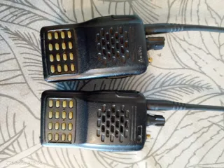 2 Walkie Yaesu VX-246