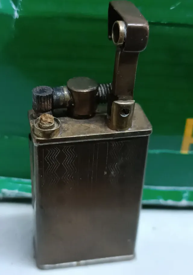 Raccolta di accendini antichi e da collezione