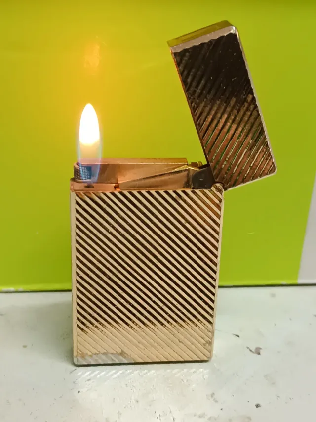 Raccolta di accendini antichi e da collezione