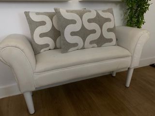 Panca imbottita beige con 2 cuscini