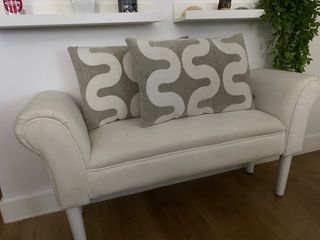 Panca imbottita beige con 2 cuscini