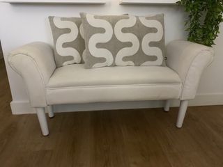Panca imbottita beige con 2 cuscini