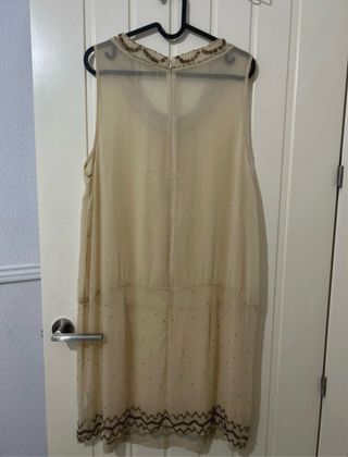 Vestido gasa camel con pedrería