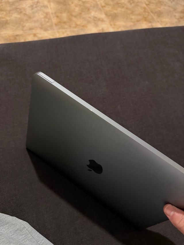 MacBook Air M1 8GB RAM / 256GB Plata