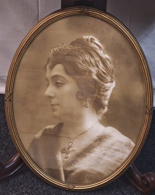 Cornice ovale con ritratto fotografico ‘30