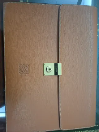 Cartera portafolio Loewe Piel Marrón y Dorado.Medi