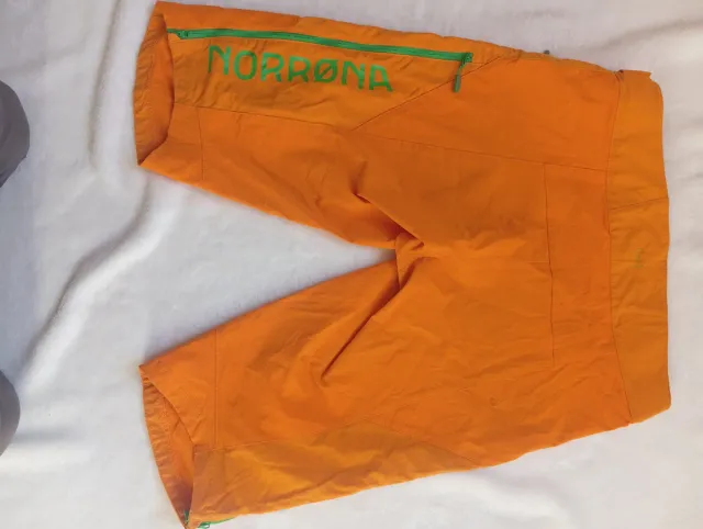 Pantalones cortos Norrona Naranjas
