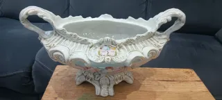 Jarrón antiguo de cerámica multicolor