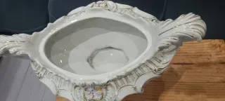 Jarrón antiguo de cerámica multicolor