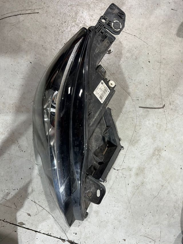 Faro Delantero Derecho Peugeot