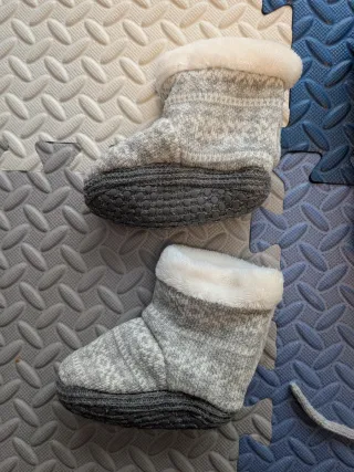 Gorro y Botitas de Invierno Bebé