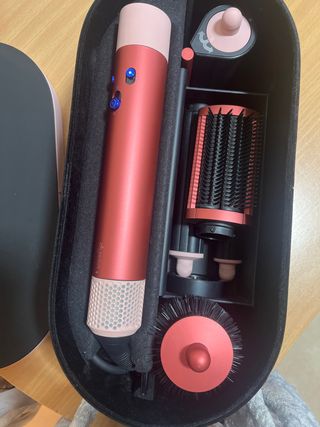 Dyson Moldeador Rosa y Rojo