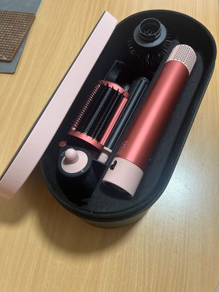 Dyson Moldeador Rosa y Rojo