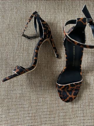 sandalias de tacón de Zara