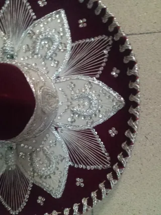 Sombrero Mexicano Charro Borgoña Rojo y Plateado