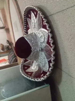 Sombrero Mexicano Charro Borgoña Rojo y Plateado