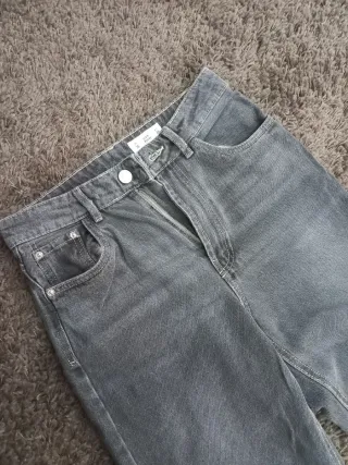 Pantalón vaquero gris