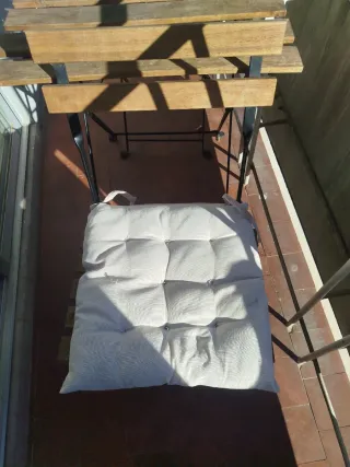 Mesita y 2 sillas balcón madera y metal