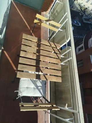 Mesita y 2 sillas balcón madera y metal