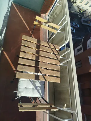 Mesita y 2 sillas balcón madera y metal