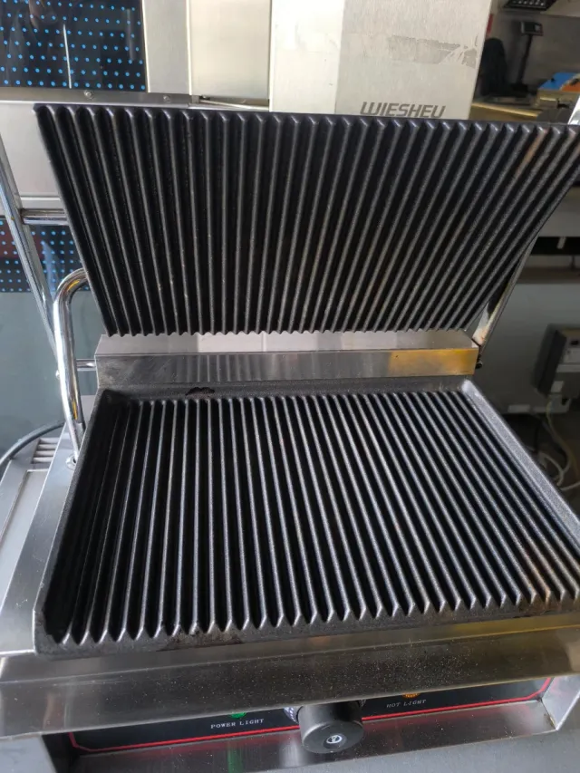 Pujadas Grill de Contacto Profesional