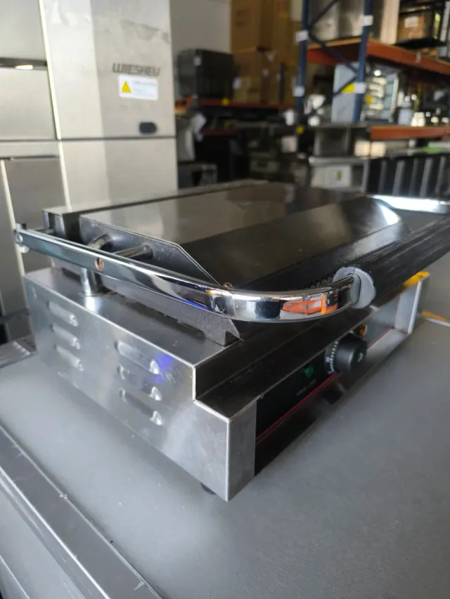 Pujadas Grill de Contacto Profesional