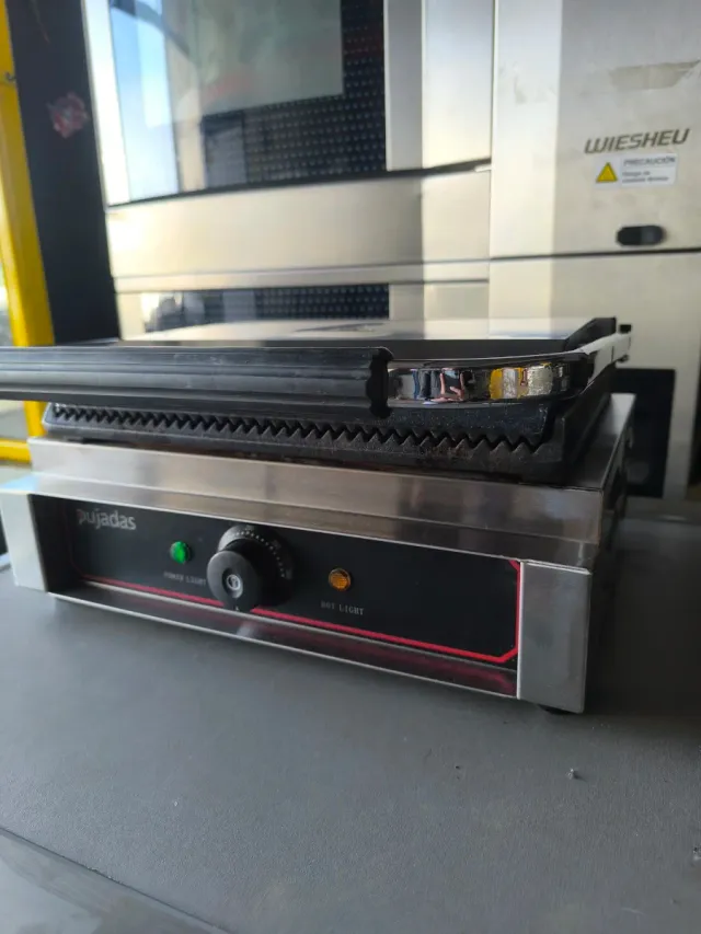 Pujadas Grill de Contacto Profesional