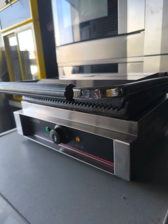 Pujadas Grill de Contacto Profesional