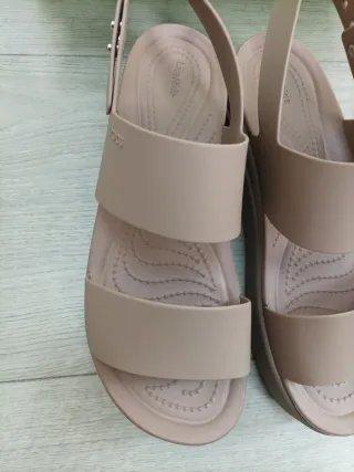 Crocs Brooklyn Low Wedge, Sandalias Mujer 39-40