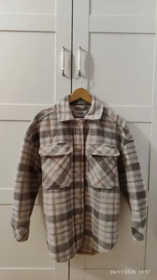 Chaqueta oversize cuadros beige y gris