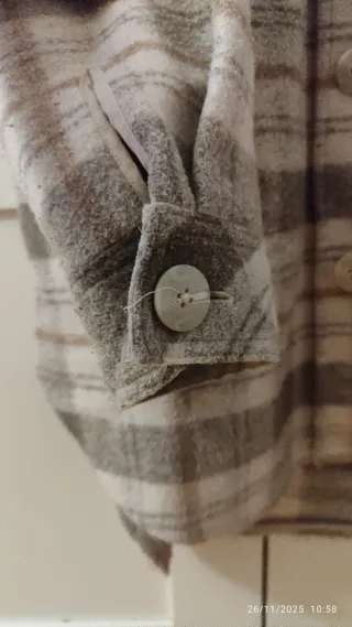 Chaqueta oversize cuadros beige y gris