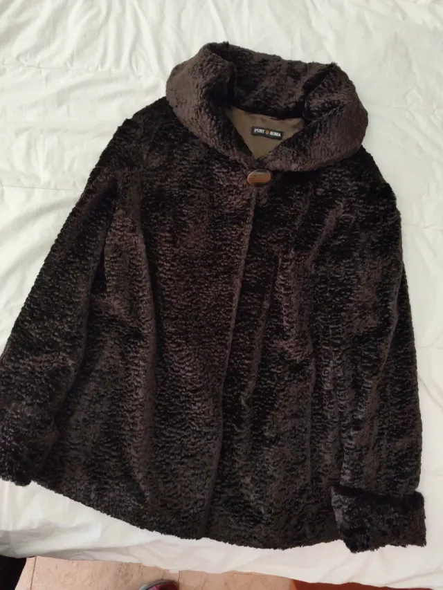 Elegante abrigo pelo sintético Punto Roma