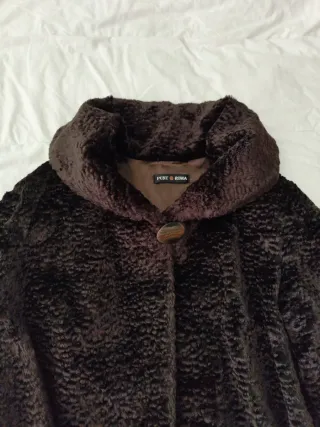Elegante abrigo pelo sintético Punto Roma