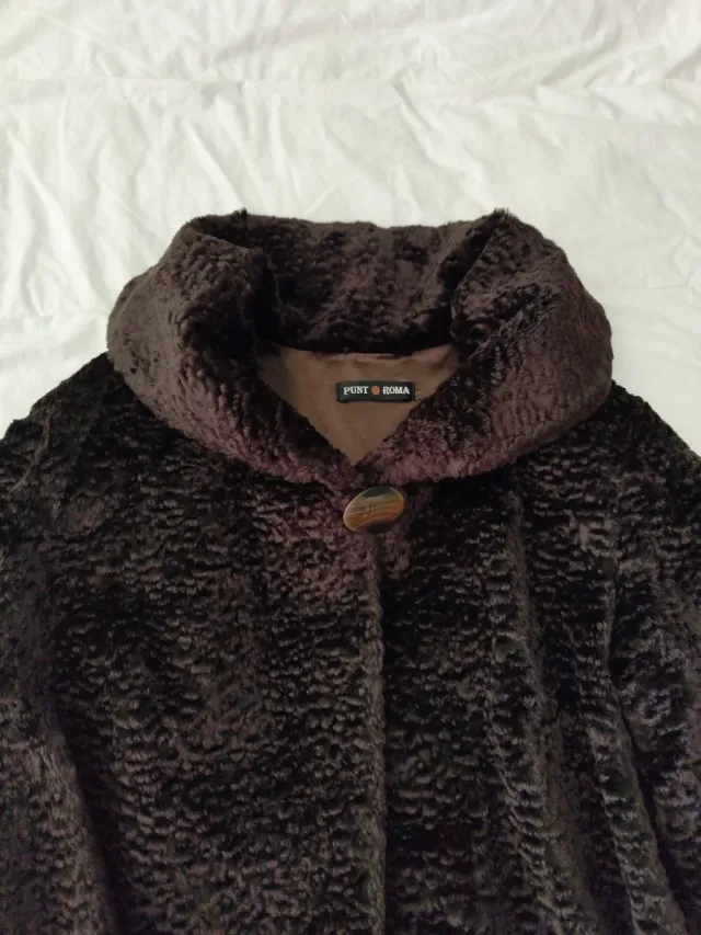 Elegante abrigo pelo sintético Punto Roma