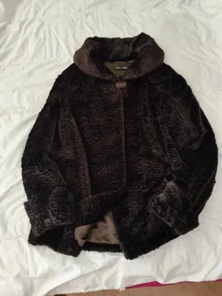 Elegante abrigo pelo sintético Punto Roma