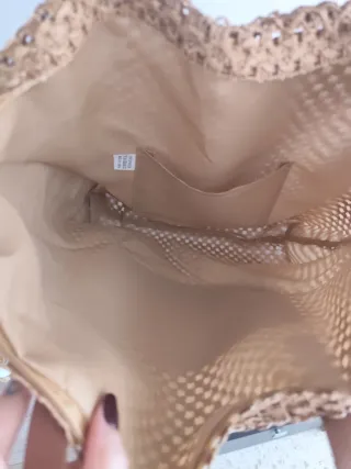 Bolso de rafia tejido con bolsillo de piel