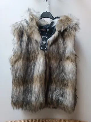 Chaleco de pelo con capucha