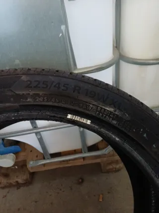 Dos Neumáticos Barum 225/45 R19W XL