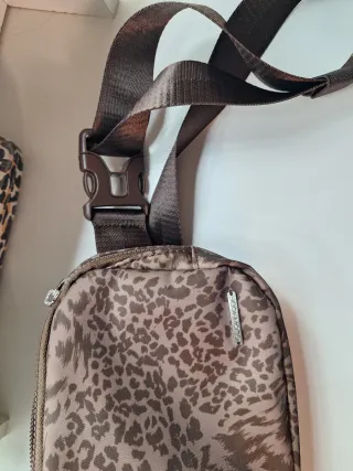 Riñonera estampado animal print sin estrenar