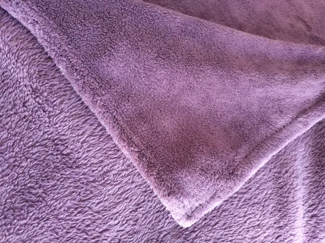 Manta grande de forro polar púrpura