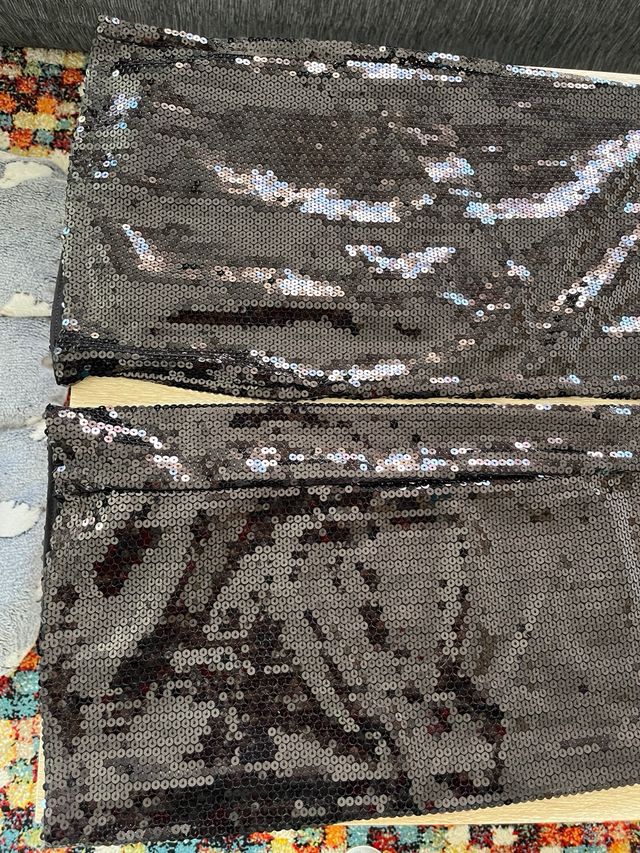 Pantalones de lentejuelas negros y plateados