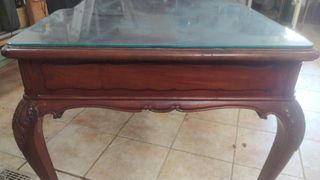 Mesa de despacho antigua de madera y cristal