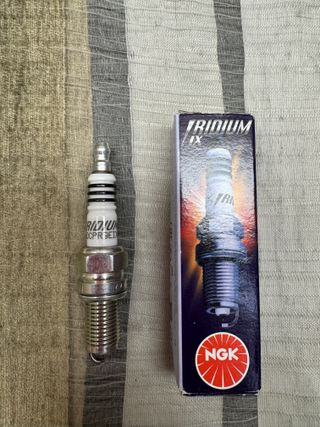 NGK 2316 Bujía de Encendido Iridium IX