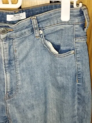 Pantalón vaquero Bershka talla 42