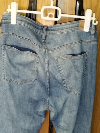 Pantalón vaquero Bershka talla 42
