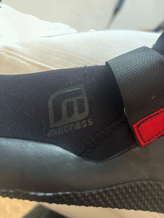 Escarpines y gorro de neopreno talla 44