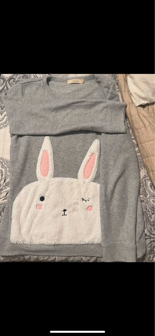 Pijama invierno gris con orejas de conejo