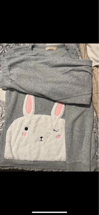 Pijama invierno gris con orejas de conejo