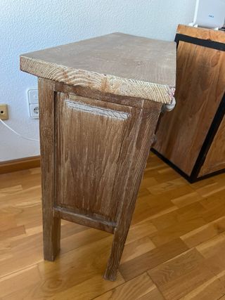 Mesa auxiliar de madera
